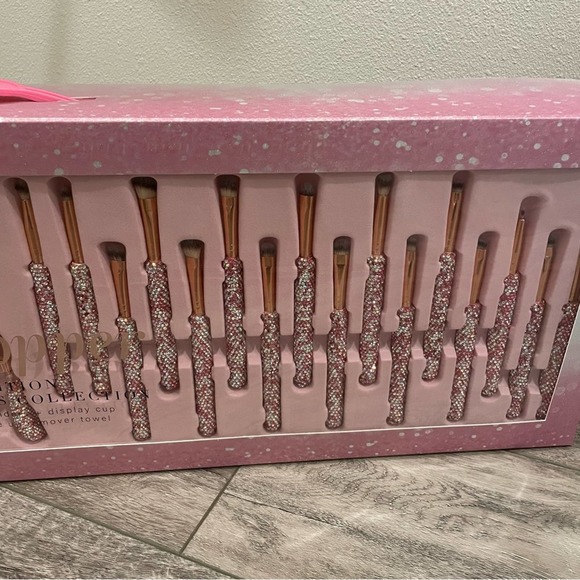 trubeauty Makeup Limited Edition Heartstopper Pink Glitz Glam 28